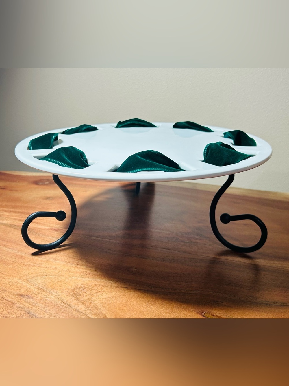 Southern Living At Home Dress Me Up 12” White Plate w/Ribbon Slots & Iron Stand